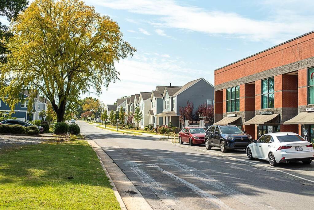 New! Lux. 4br W/ Grill, Office & Huge Yard