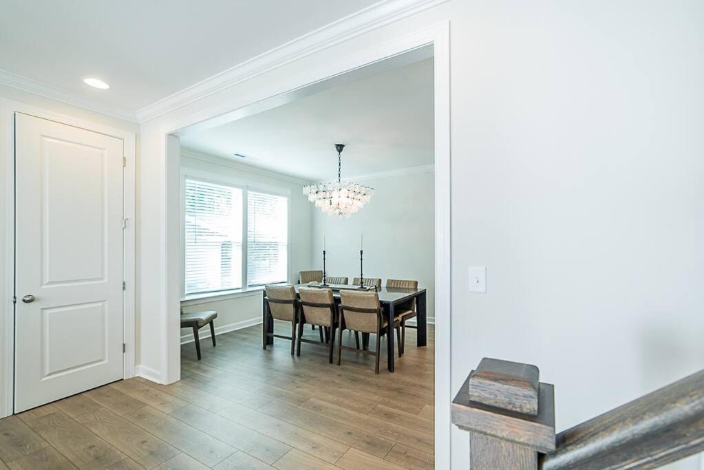 New! Lux. 4br W/ Grill, Office & Huge Yard *
