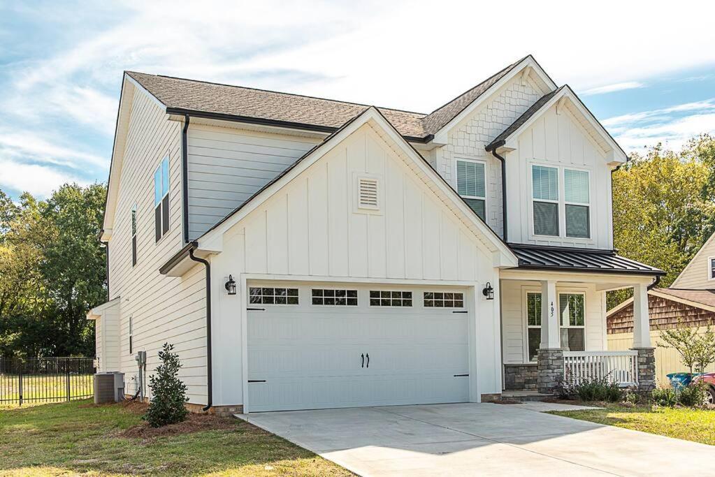 New! Lux. 4br W/ Grill, Office & Huge Yard * Charlotte