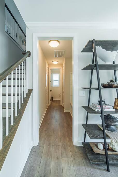 New! Lux. 4br W/ Grill, Office & Huge Yard Holiday home