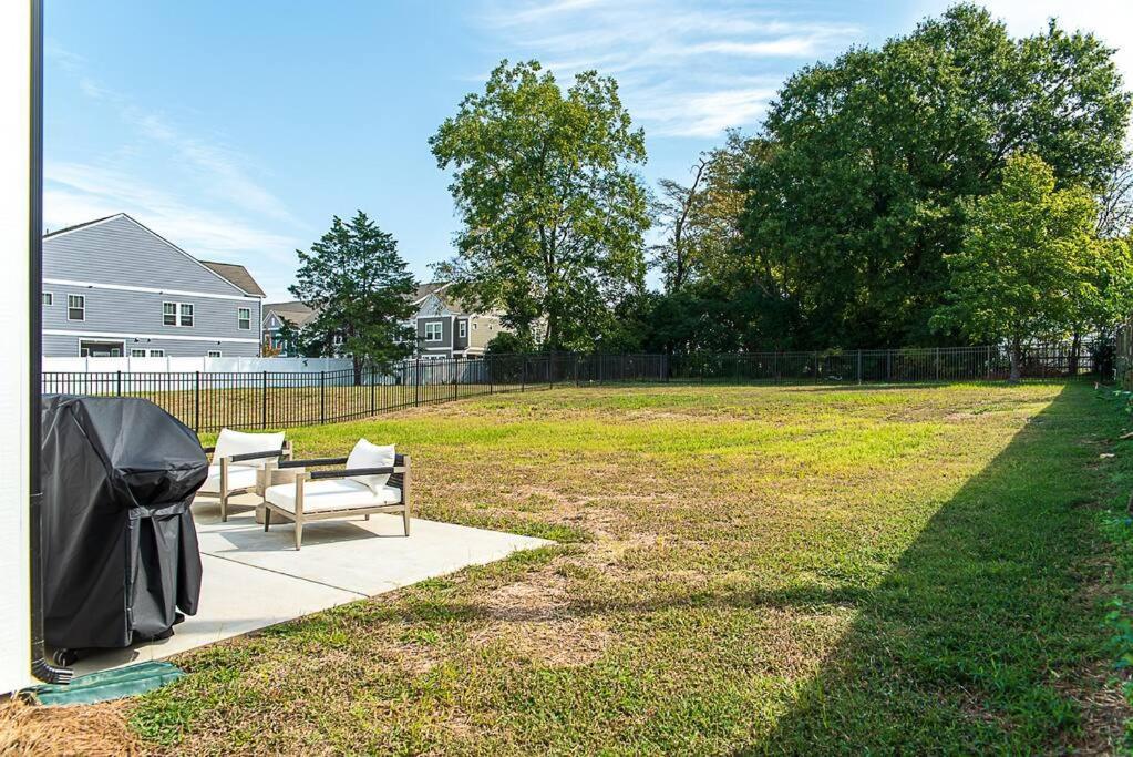 New! Lux. 4br W/ Grill, Office & Huge Yard * Charlotte