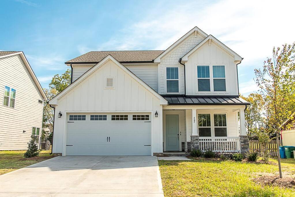 Holiday home New! Lux. 4br W/ Grill, Office & Huge Yard *