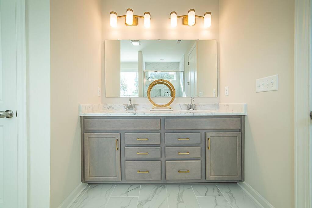 New! Lux. 4br W/ Grill, Office & Huge Yard *