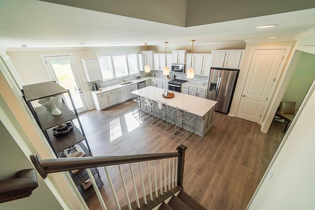 New! Lux. 4br W/ Grill, Office & Huge Yard Holiday home