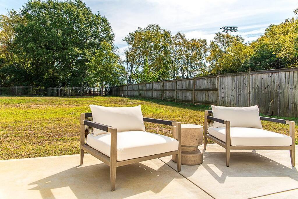 New! Lux. 4br W/ Grill, Office & Huge Yard Holiday home