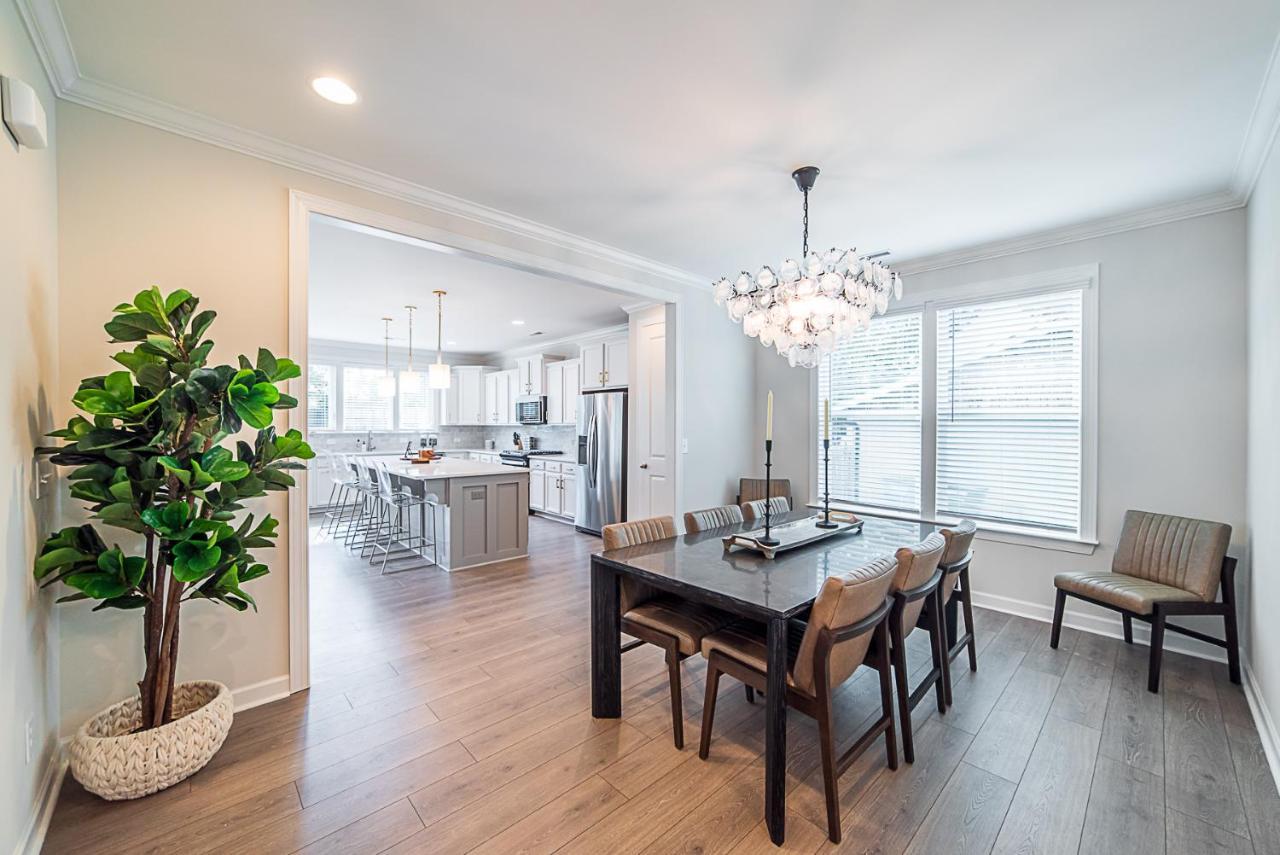 New! Lux. 4br W/ Grill, Office & Huge Yard * Charlotte