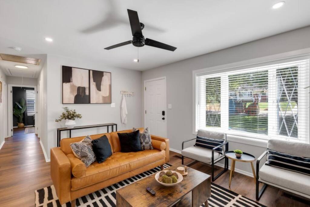 Holiday home 3 Mi To City & Pet Friendly & Quiet Neighborhood