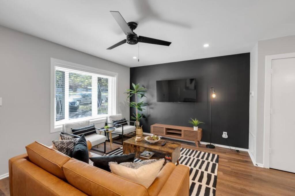 Holiday home 3 Mi To City & Pet Friendly & Quiet Neighborhood