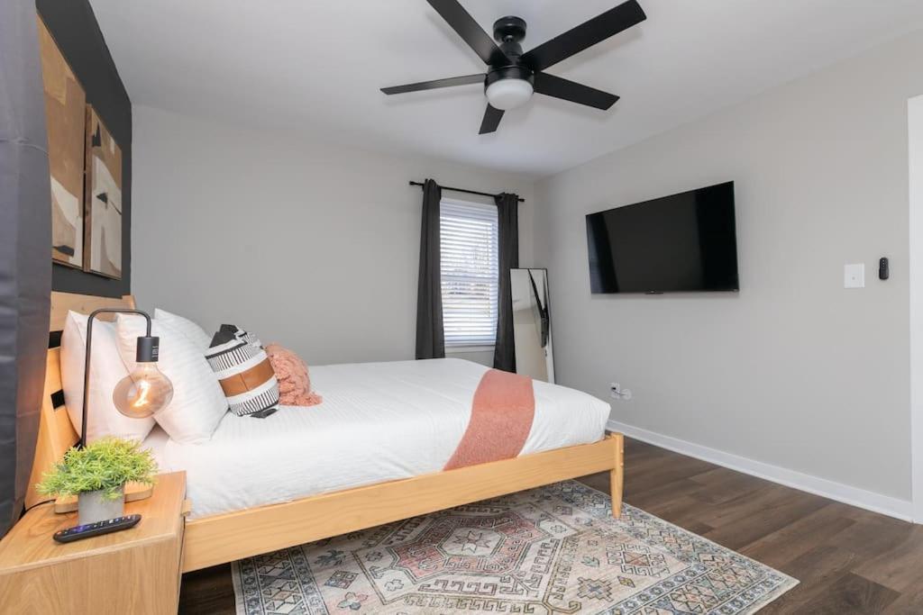 3 Mi To City & Pet Friendly & Quiet Neighborhood Holiday home