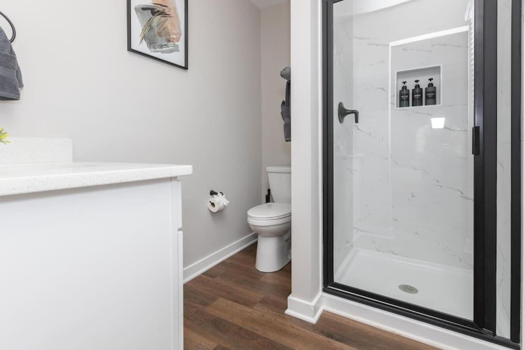 Holiday home 3 Mi To City & Pet Friendly & Quiet Neighborhood