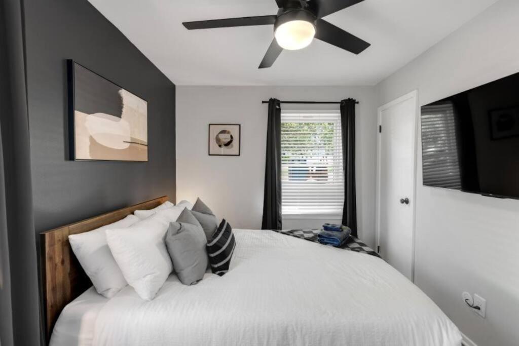 3 Mi To City & Pet Friendly & Quiet Neighborhood Holiday home