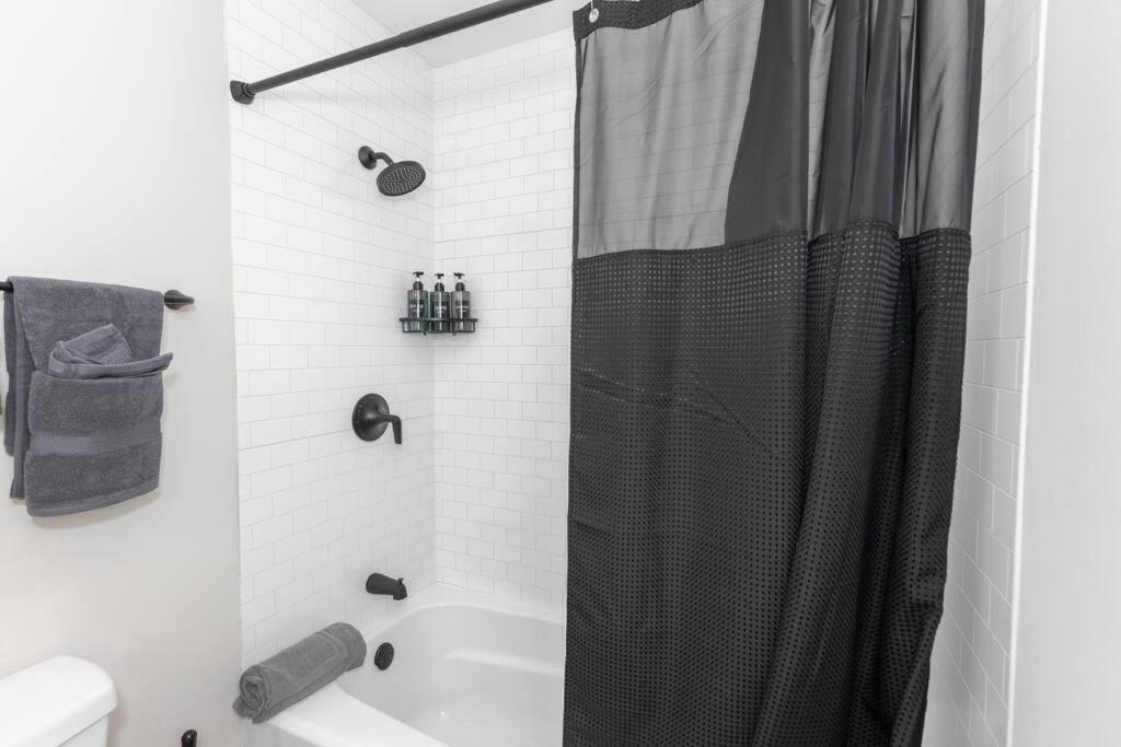 3 Mi To City & Pet Friendly & Quiet Neighborhood Holiday home