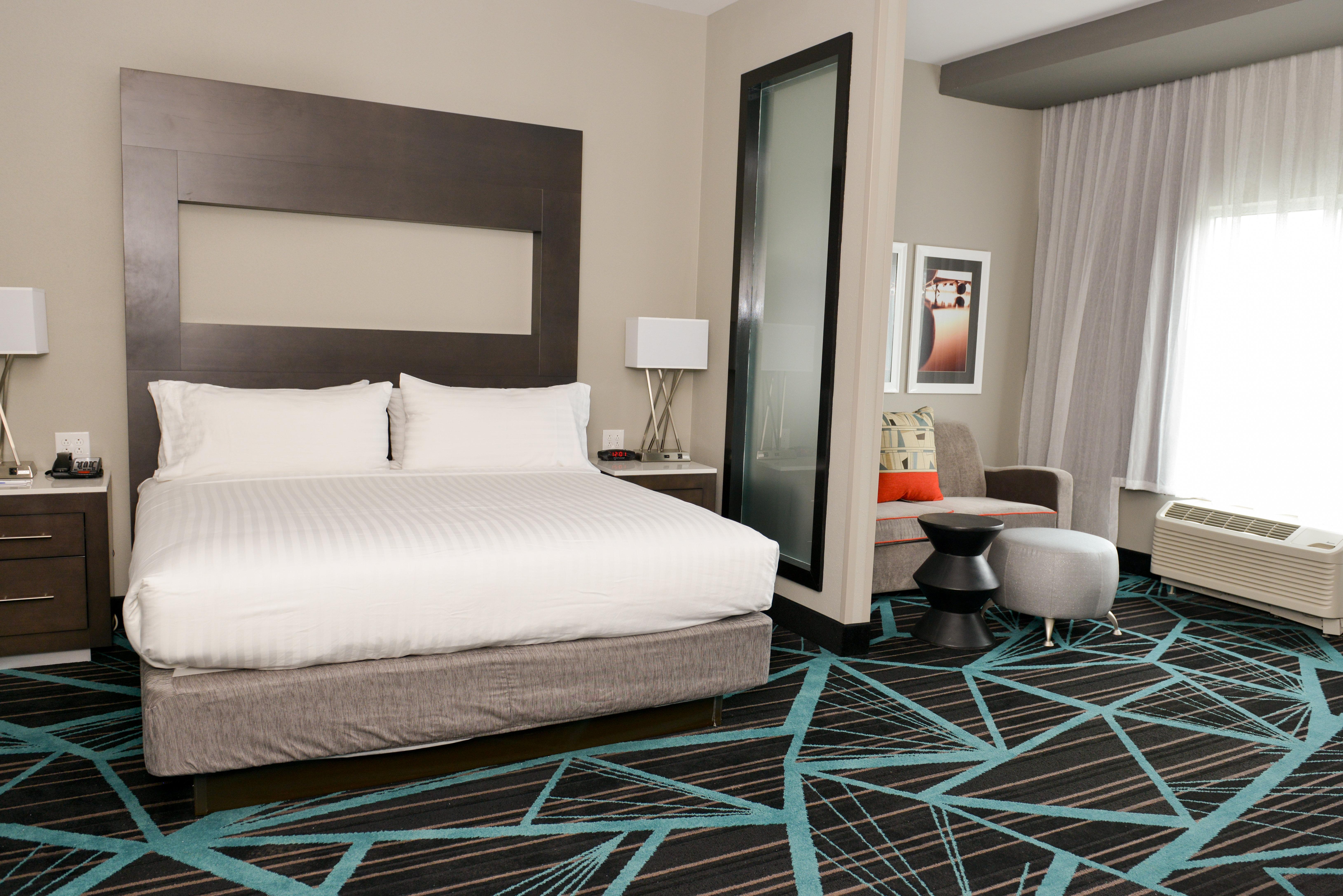 Hotel Express & - Airport By Ihg 3*
