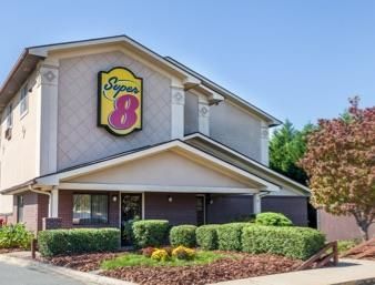 Hotel Super 8 By Wyndham Charlotte/amusement Park Area