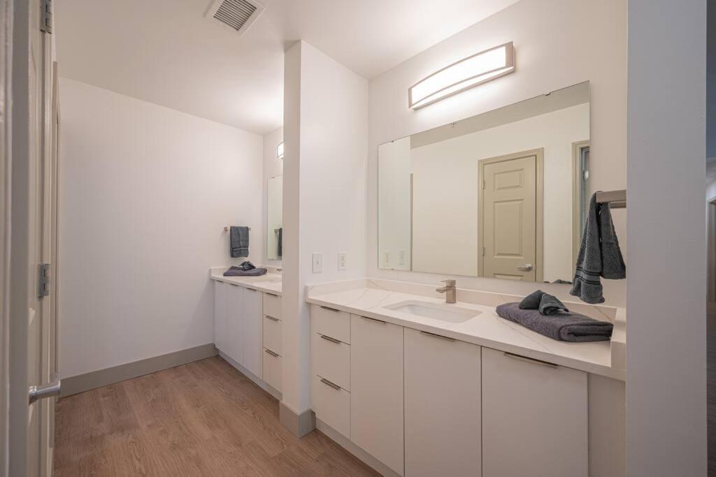 Qc Style And Comfort Apartment Charlotte
