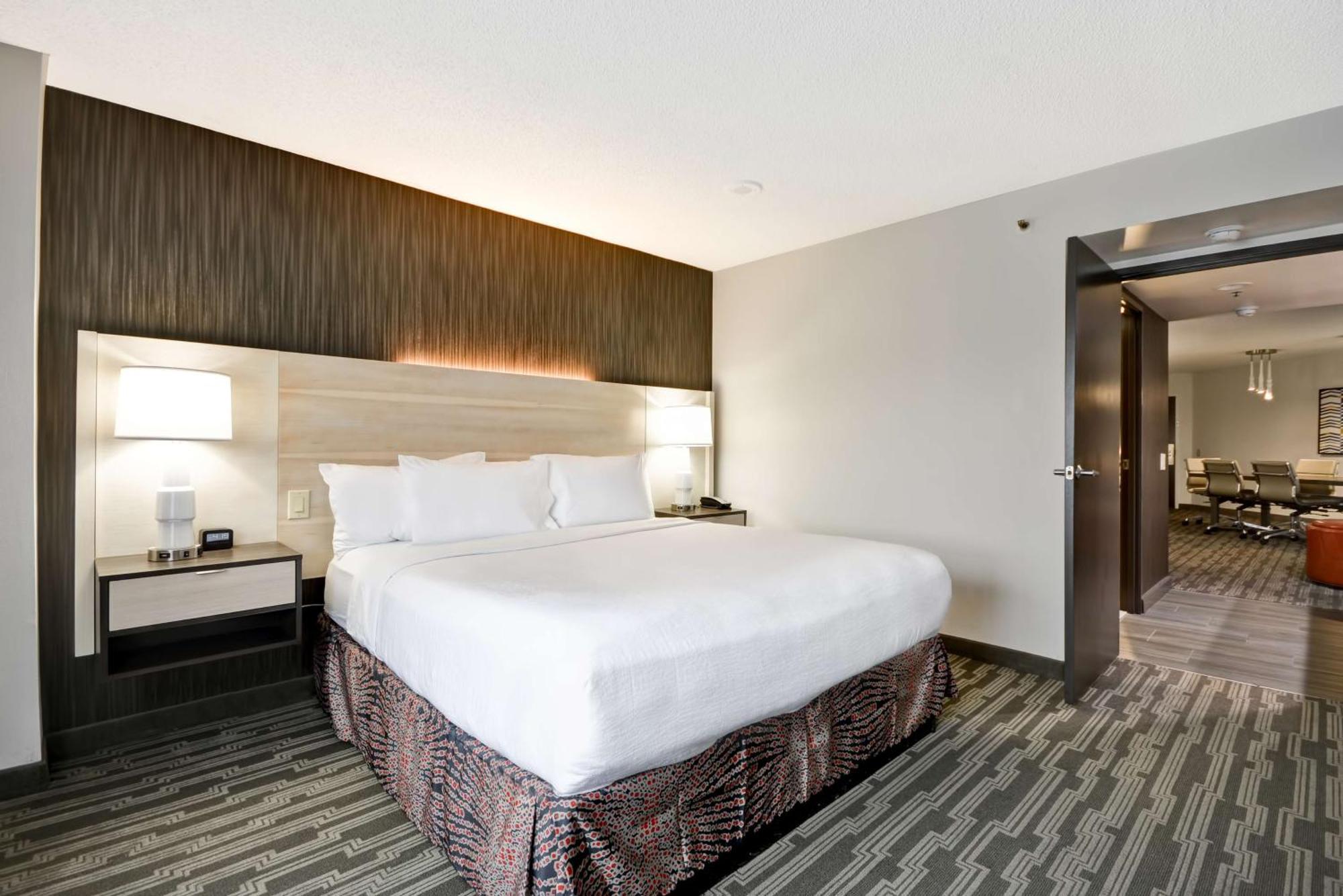 Embassy Hotel 3*