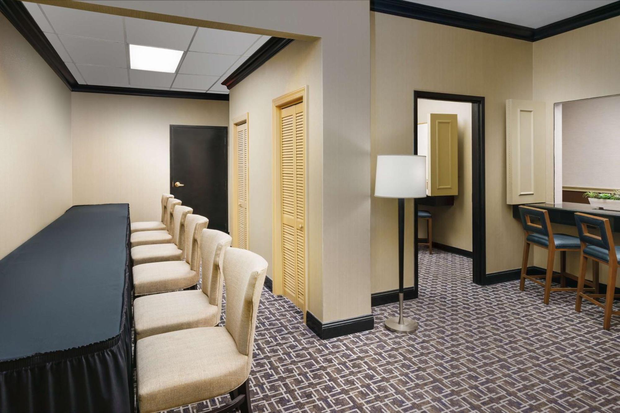 Hilton Place 3*