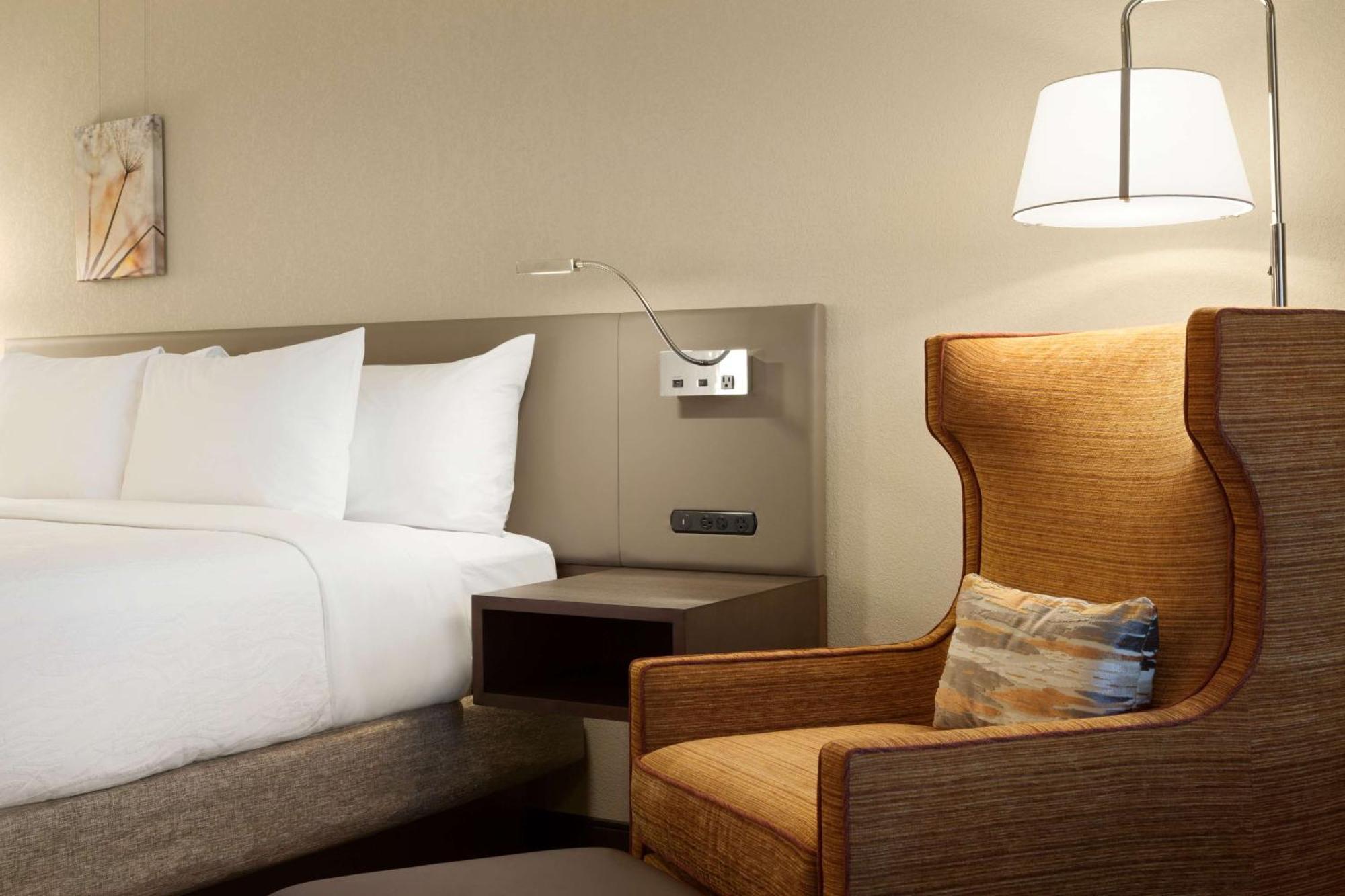 Hilton Garden Southpark 3*