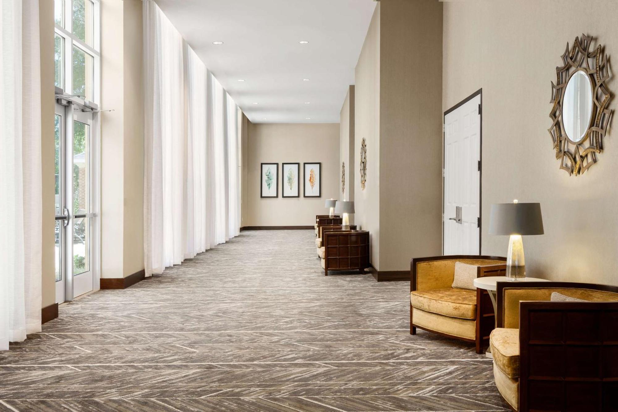 Hilton Garden Southpark 3*