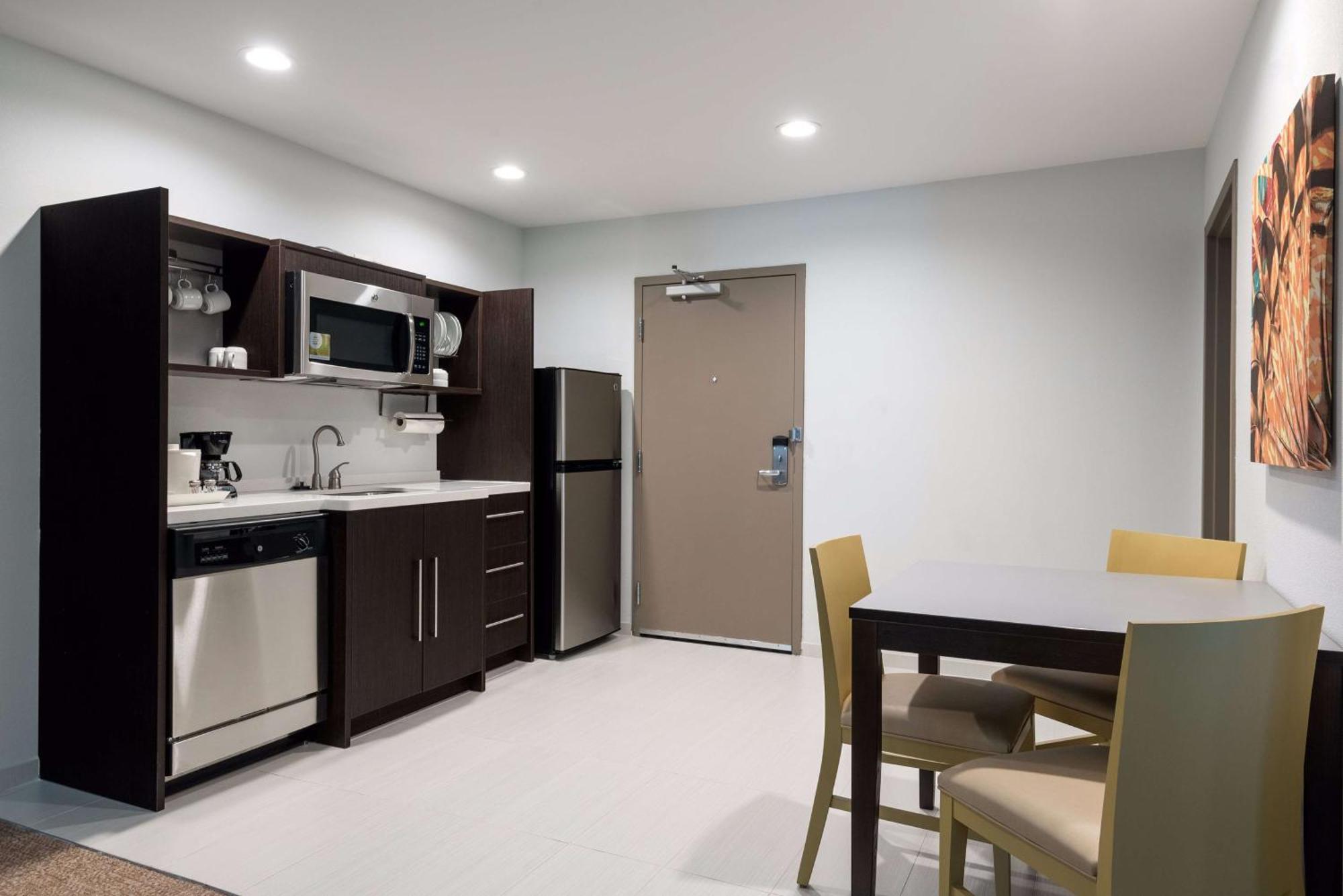 Home2 By Hilton Research Park Hotel 3*