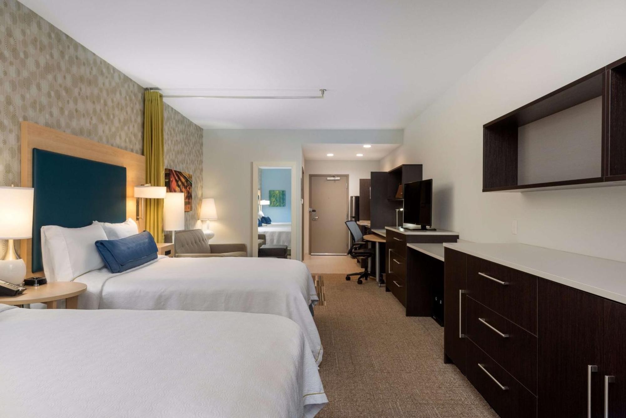 Home2 By Hilton Research Park 3*