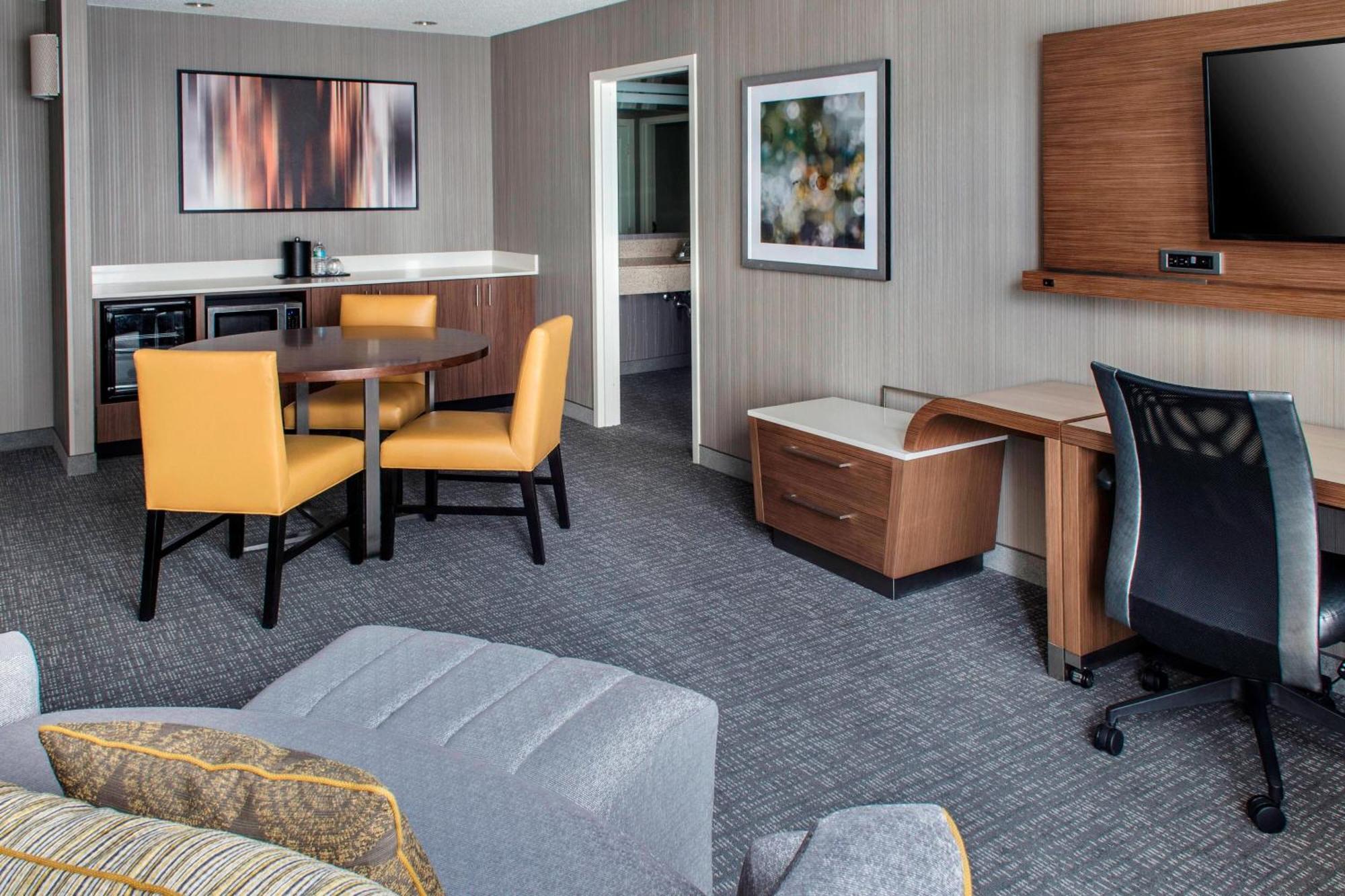 Hotel Courtyard Center 3*