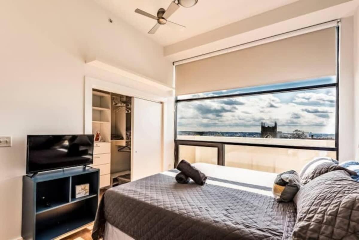 Skyline Vista Penthouse In The Queen *