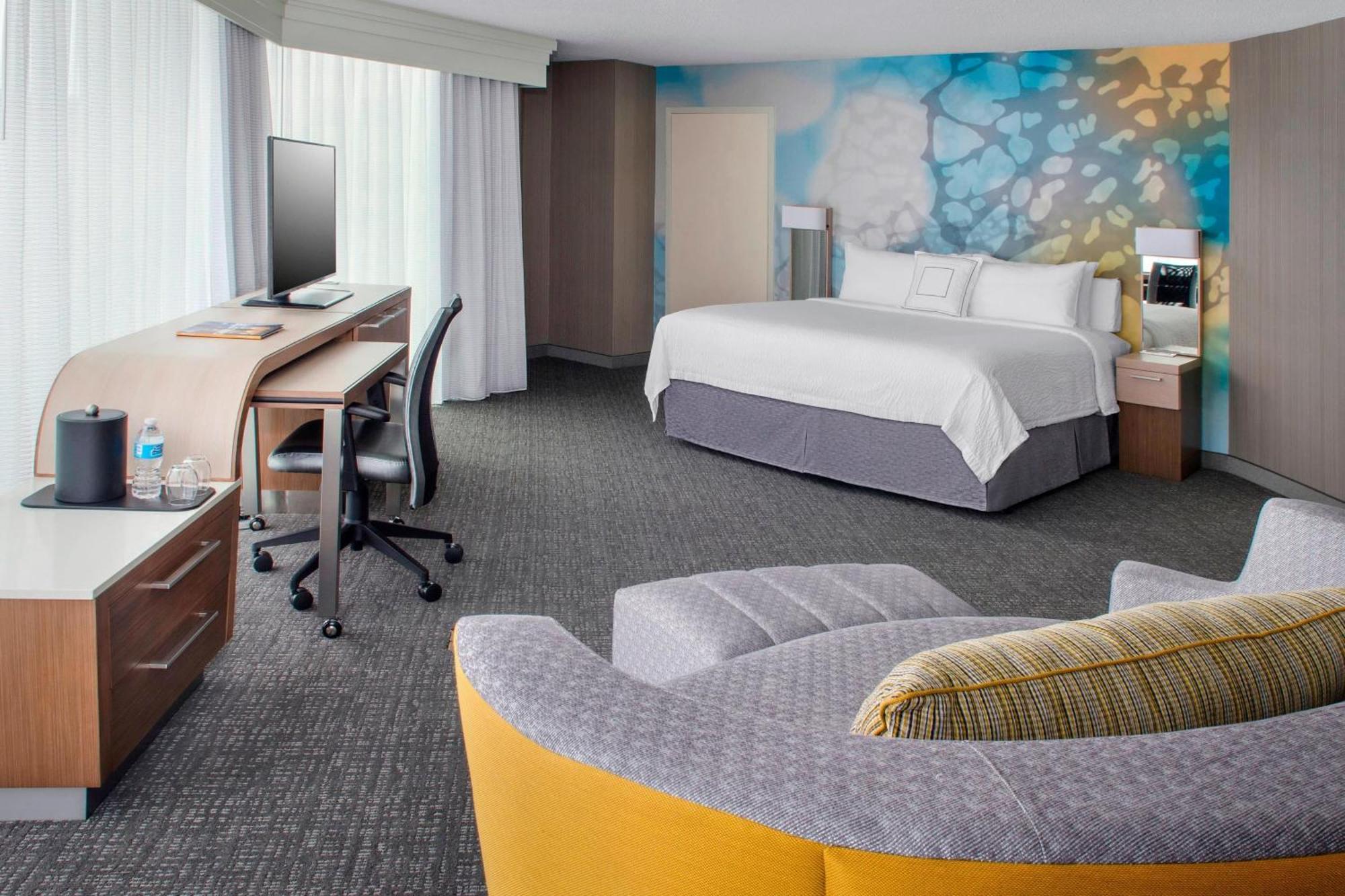 Courtyard Center Hotel