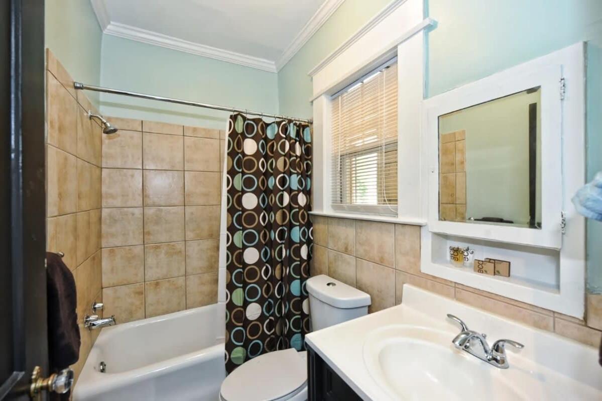 Vibrant And Cozy 2br Near Uptown With Balcony * Charlotte