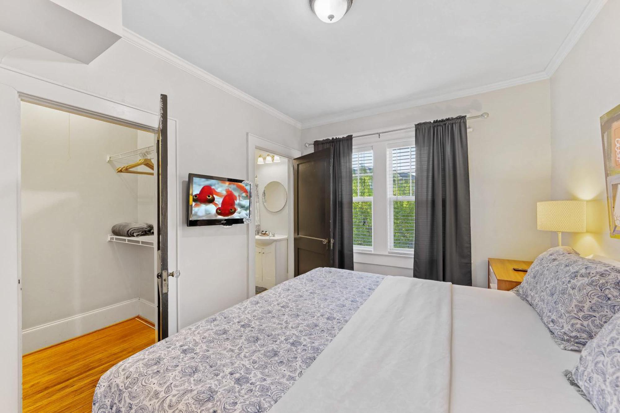 Vibrant And Cozy 2br Near Uptown With Balcony Holiday home Charlotte