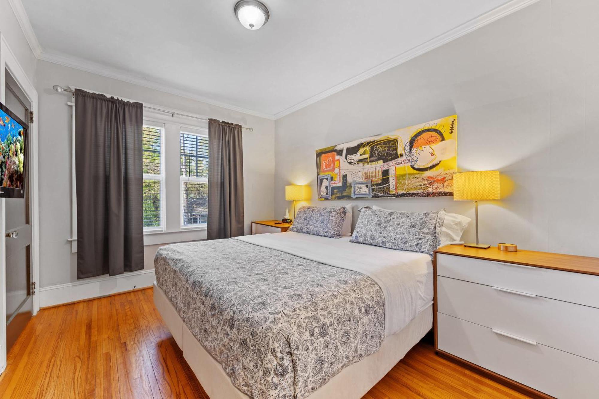 Vibrant And Cozy 2br Near Uptown With Balcony