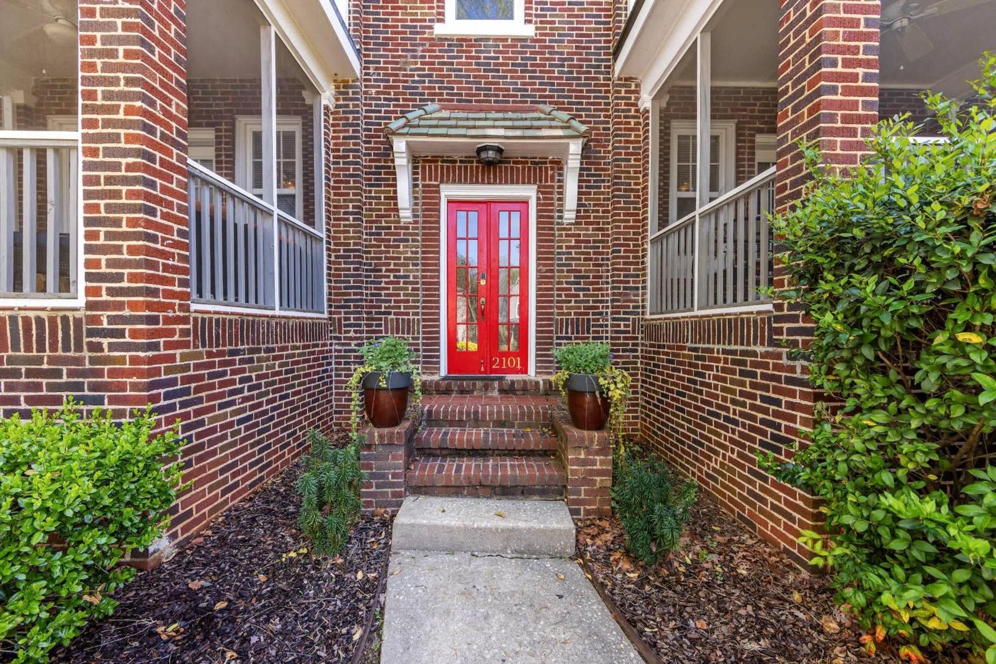 Holiday home Vibrant And Cozy 2br Near Uptown With Balcony