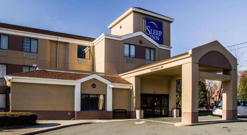 Sleep Airport - Billy Graham Parkway 2*