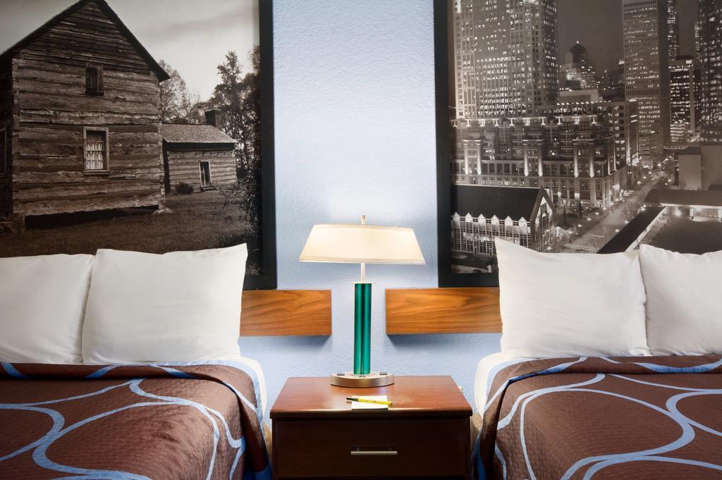 Super 8 By Wyndham Motel