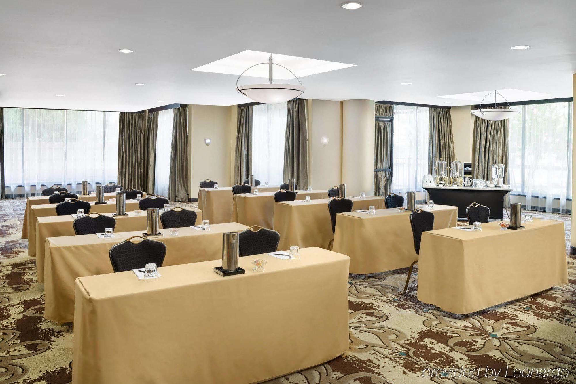 Hotel Hilton Place 3*