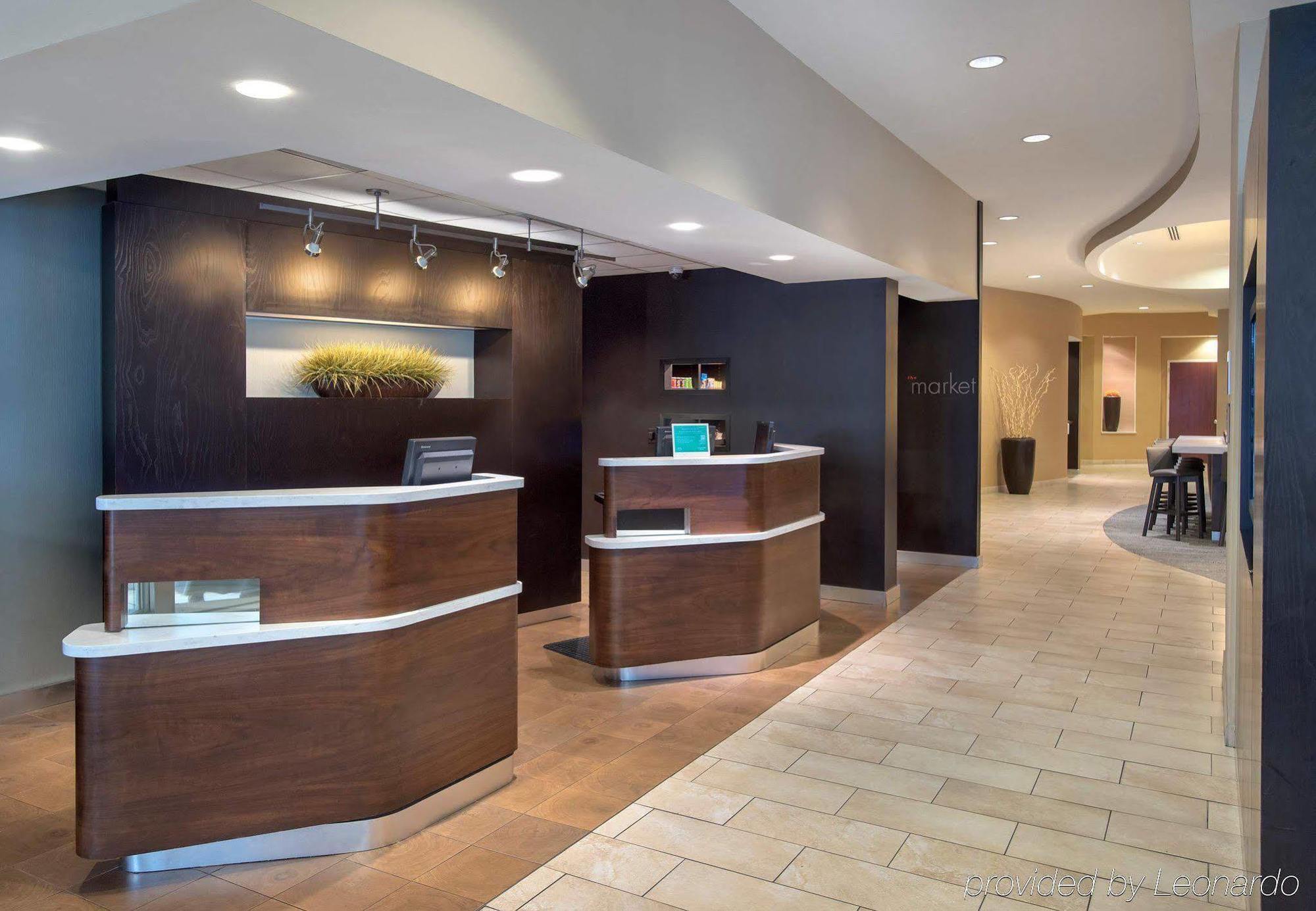Courtyard Center Hotel 3*