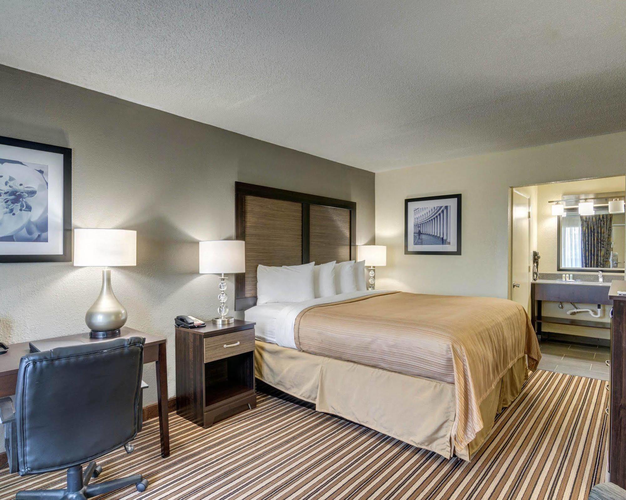 Hotel 6 Charlotte, Nc - Airport South 4*