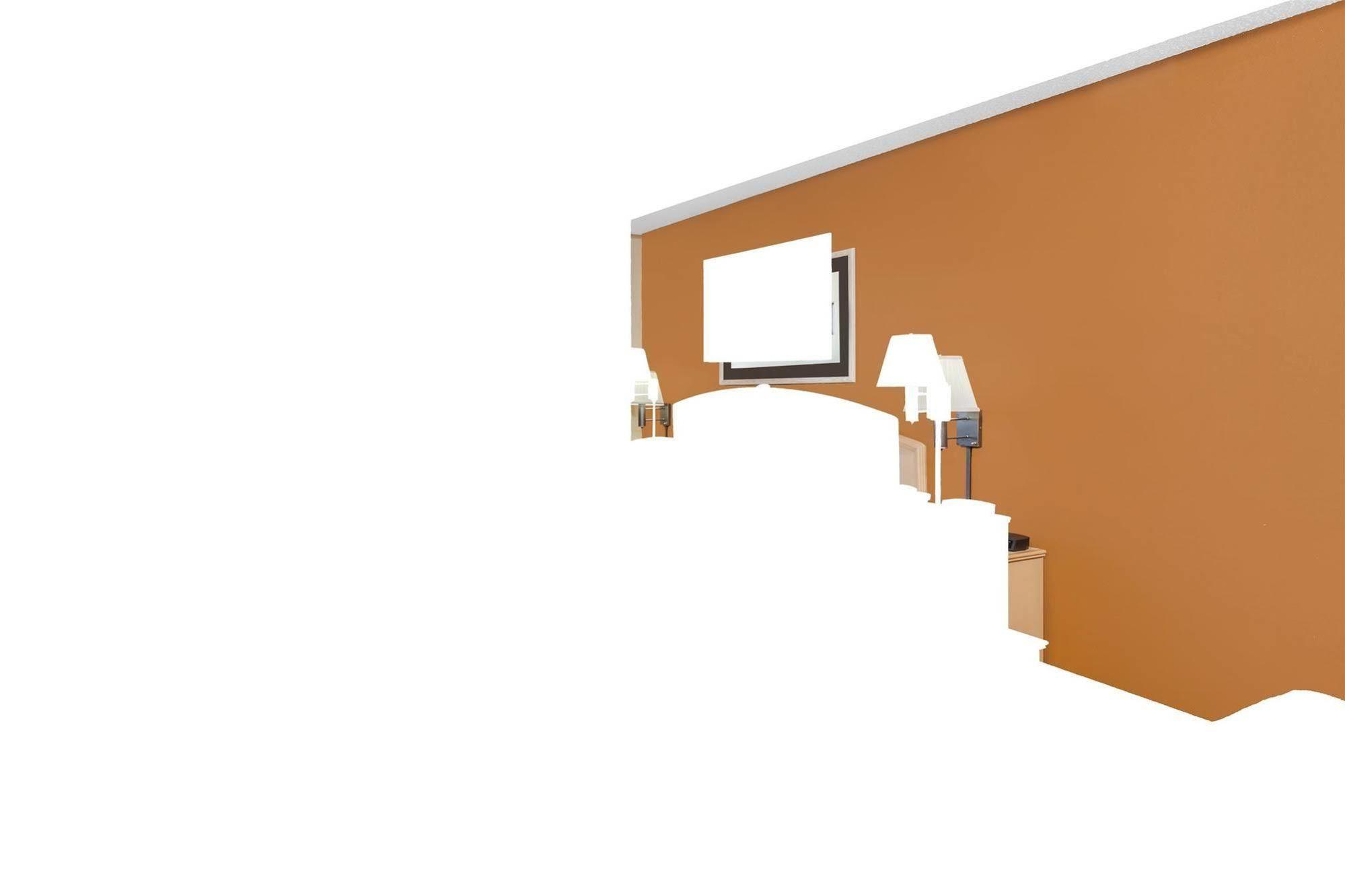 Super 8 By Wyndham Charlotte/amusement Park Area * Charlotte