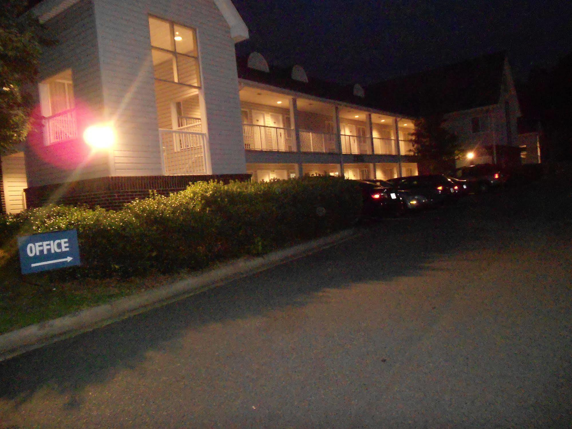 Rodeway Inn 2*