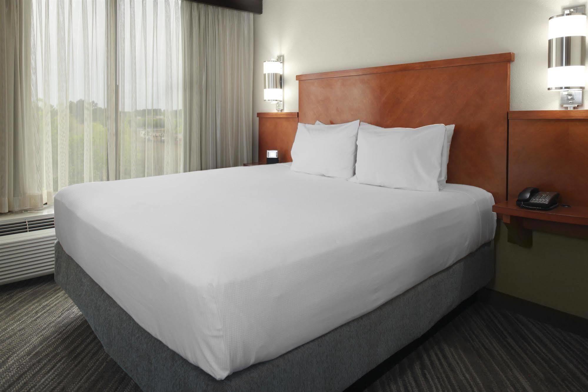 Hotel Hyatt Place Airport Billy Graham Parkway 3*