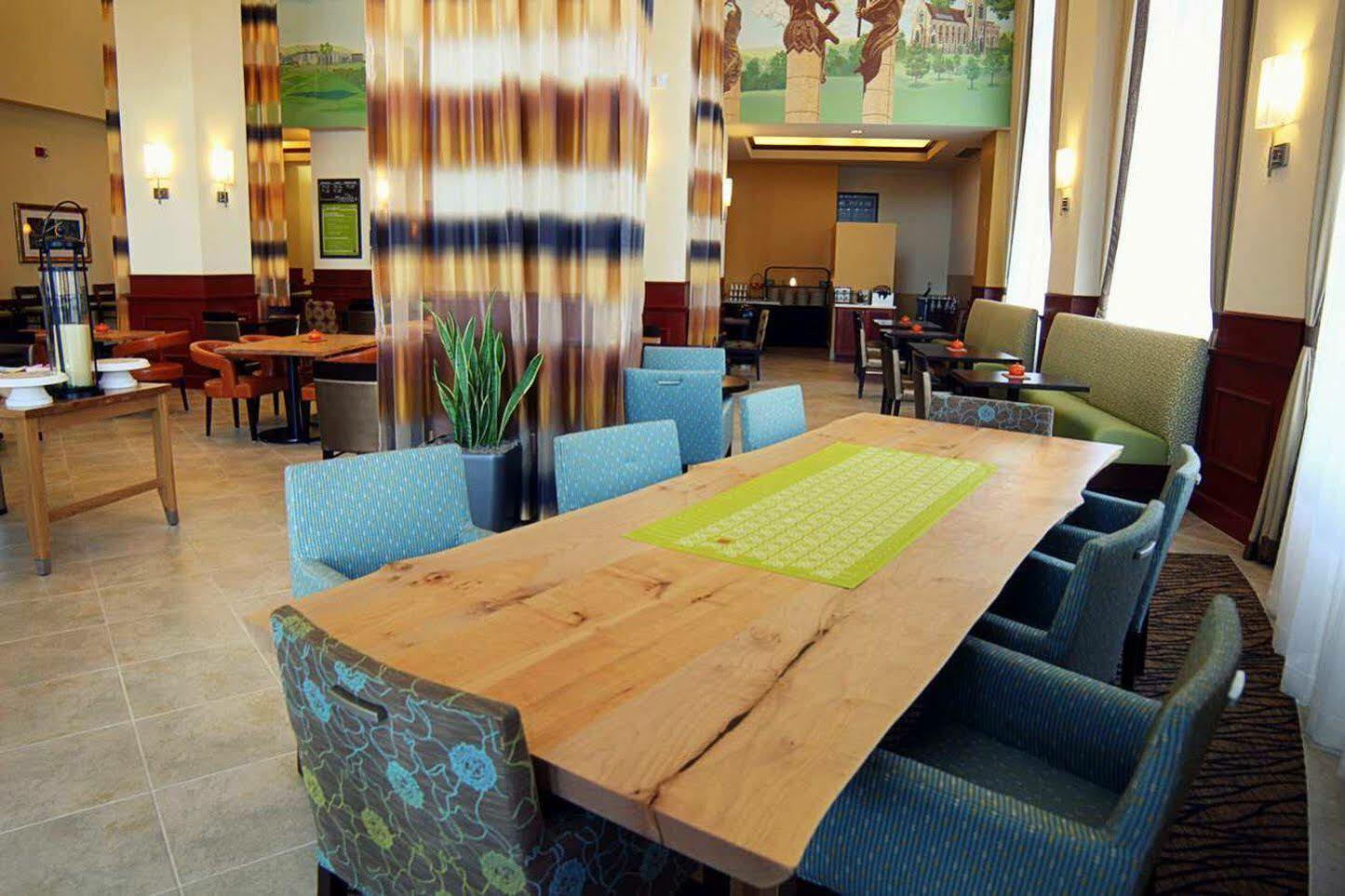 Courtyard Center Hotel 3*