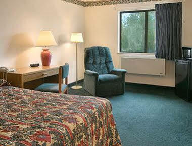 Super 8 By Wyndham Charlotte/amusement Park Area Hotel *
