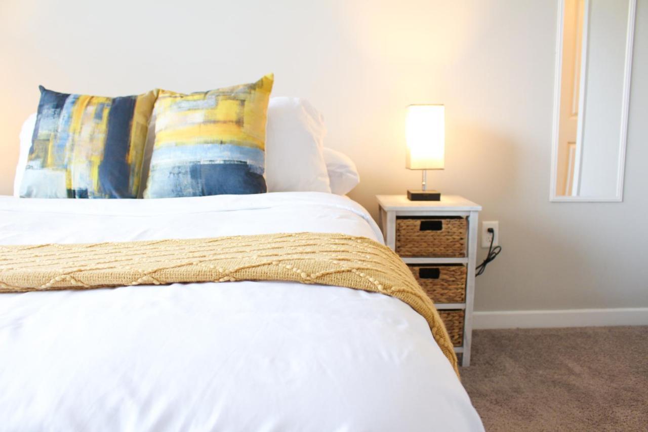 Apartment 1br - Pool & Full Kitchen - Near Uptown & Airport