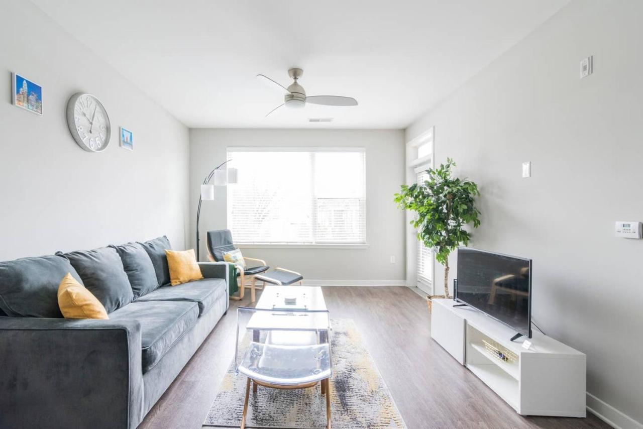 1br - Pool & Full Kitchen - Near Uptown & Airport Apartment