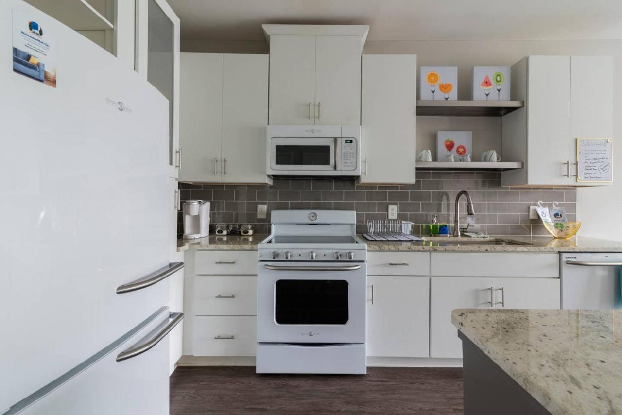 1br - Pool & Full Kitchen - Near Uptown & Airport