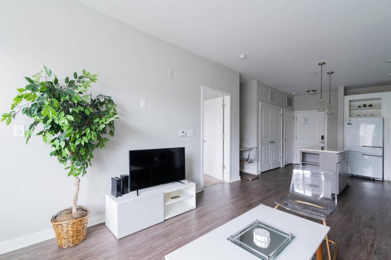 1br - Pool & Full Kitchen - Near Uptown & Airport