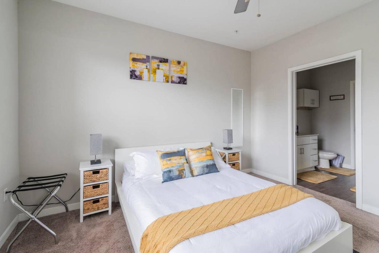 Apartment 1br - Pool & Full Kitchen - Near Uptown & Airport Charlotte